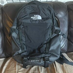 The Northface Women’s Recon backpack
